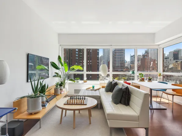 200 East 94th Street 902 image 1 of 7
