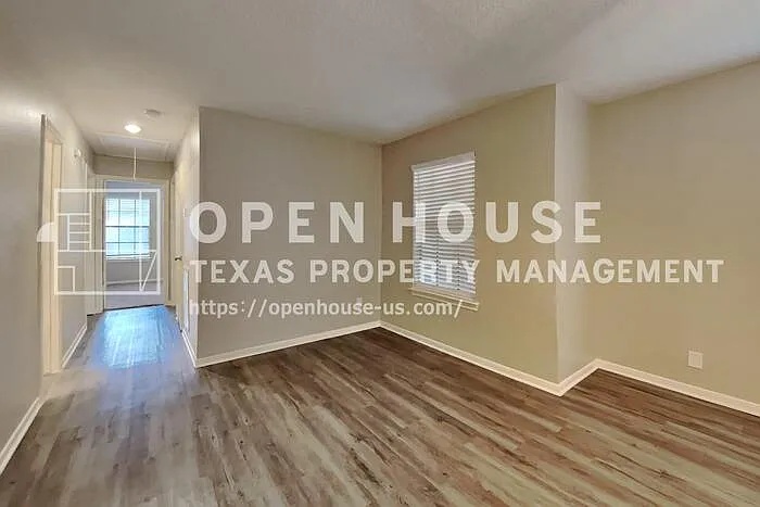 4 bed, 2.5 bath, 2580 sqft, $2,440 — Photo 4