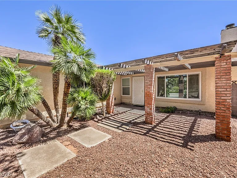 532 Mona Ln — Photo 1