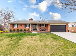 21748 Knudsen Dr, Grosse Ile, MI