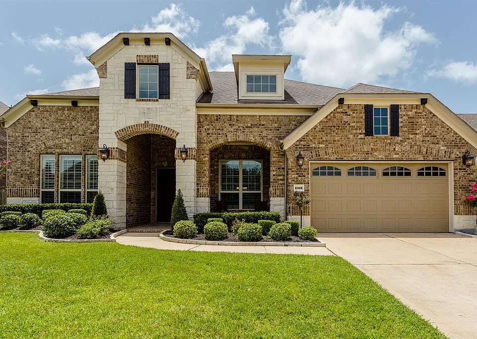 Wonderful 1.5 story brick and stone elevation with beautiful builder details create a wonderful first impression with this 4/3.5/2 home located on a great lot with no back neighbors. Amenities rich Sienna Plantation offers 100 plus acres of parks, wa