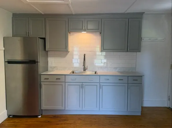 91 Sullivan St APT 3, Berwick, ME 03901