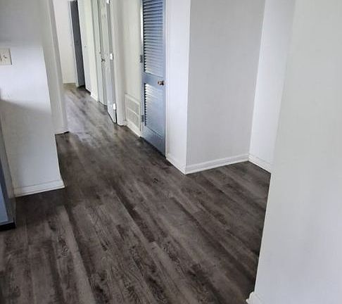 5th image of 2722 Wentworth Ave APT D