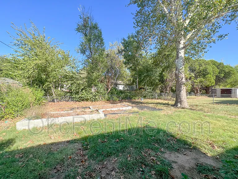 1900 N Mitchell Dr — Photo 29