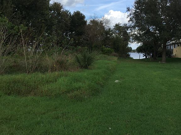 3rd image of 557 Lake August Dr