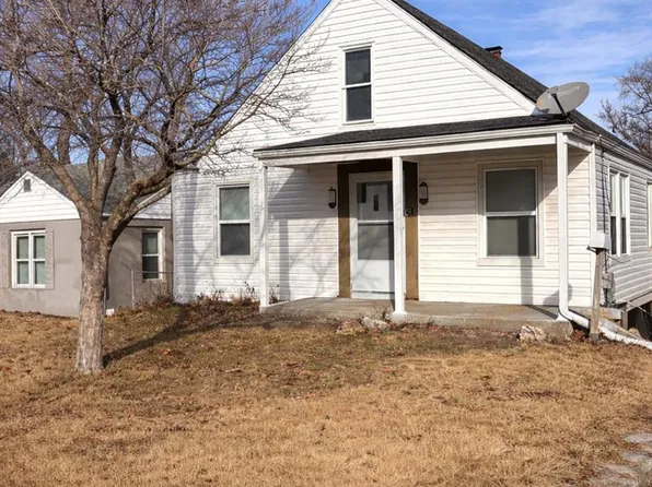 825 Walters Dr, Saint Louis, MO 63135