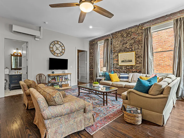 127 N Market St #B — Photo 16