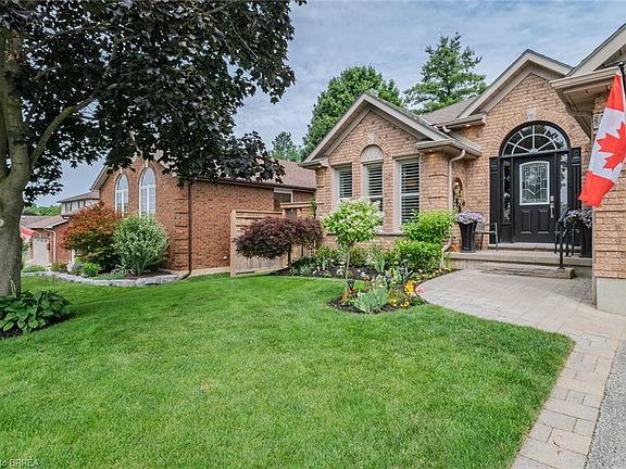 3rd image of 39 Russell Cres