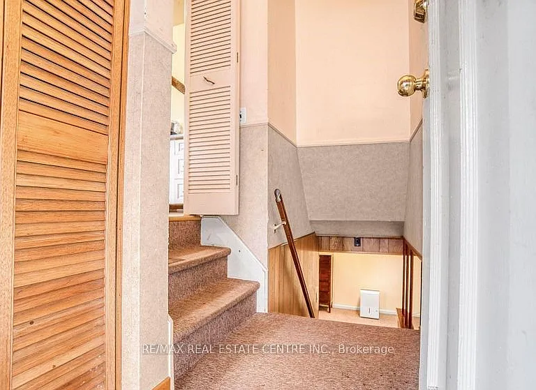 314 Strathcona Dr — Photo 25