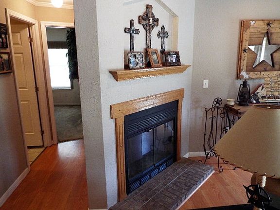 5th image of 215 Lakeshore Dr