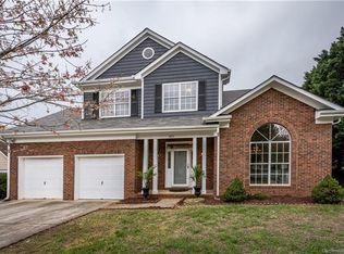8824 Elkins Park Dr, Matthews, NC 28105