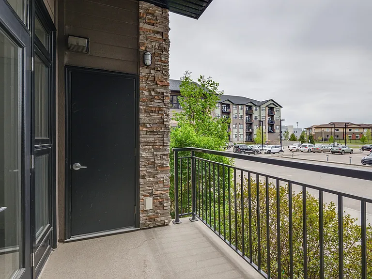 241 Willis Cres — Photo 8