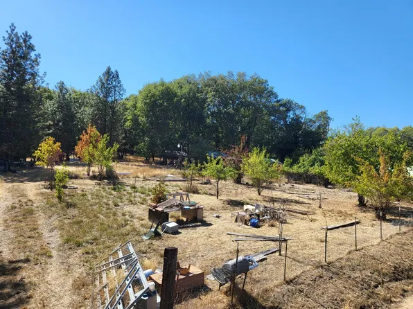 755 Ort Ln, Merlin, OR 97532