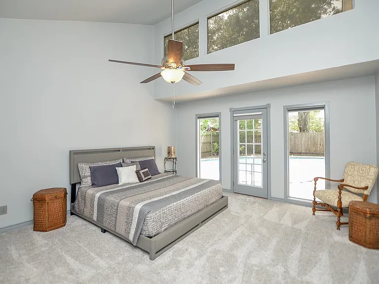 1702 Cherry Bend Dr — Photo 15