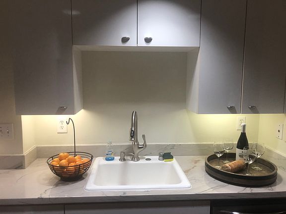 4th image of 403 Main St APT 605N