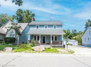 516 Renshaw St, Rochester, MI 48307