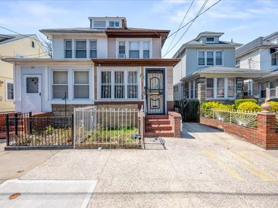 882 E 38th St, Brooklyn, NY, 11210