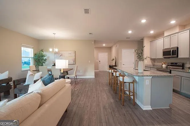 3 bed, 1602 sqft, $2,250 — Photo 4
