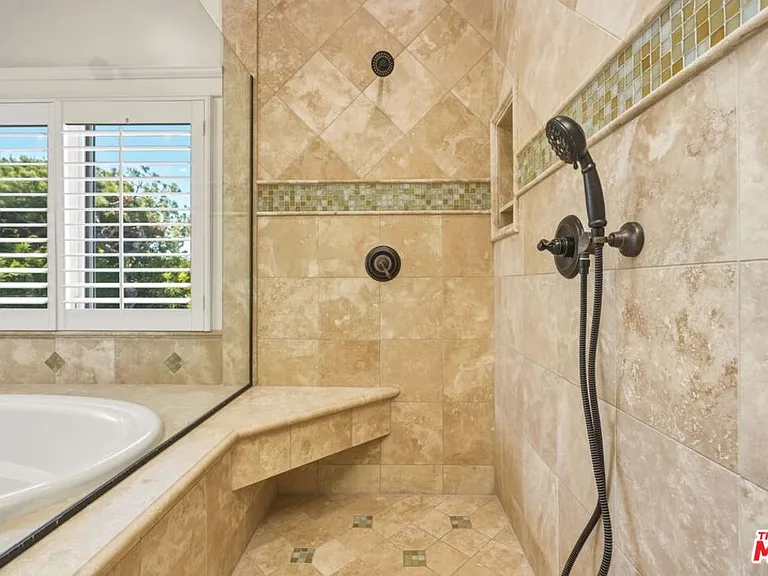 1633 Voorhees Ave — Photo 49