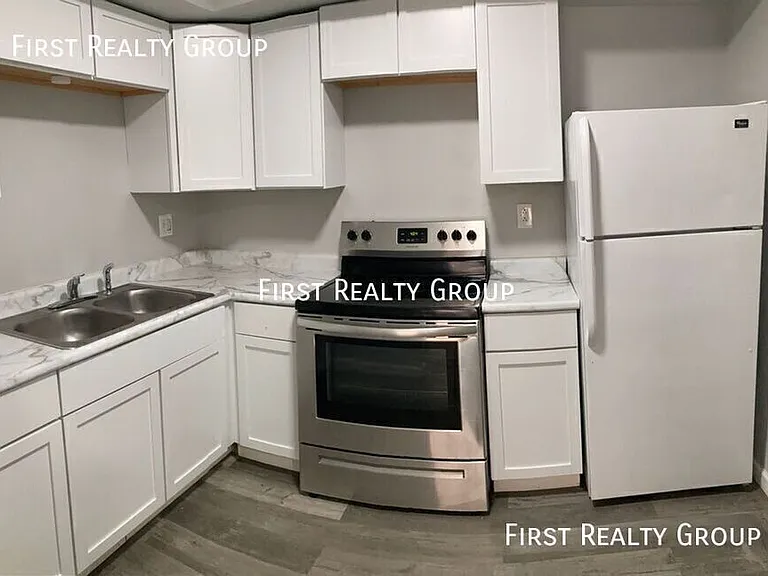 305 N Broadway St #3 — Photo 2