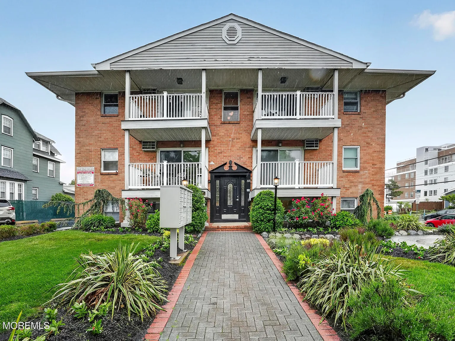 2 bed, 717 sqft, $2,700 — Photo 1