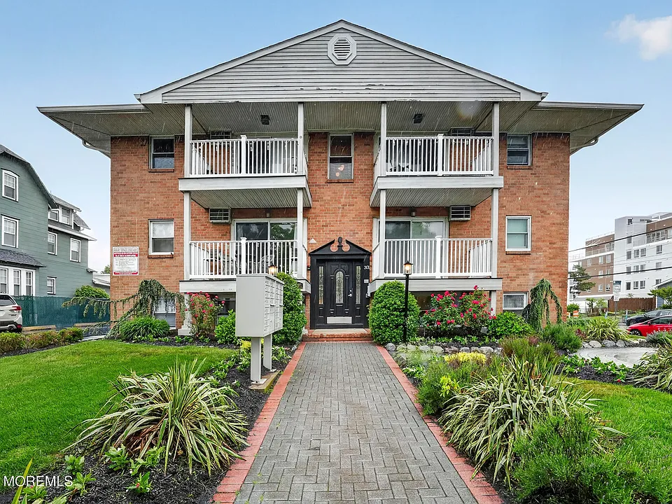 301 6th Ave #101