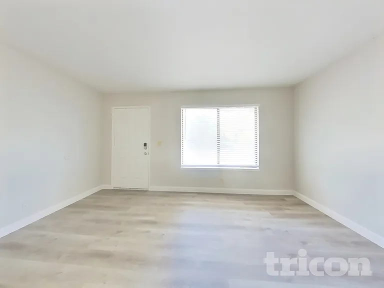 26560 Madison St — Photo 5