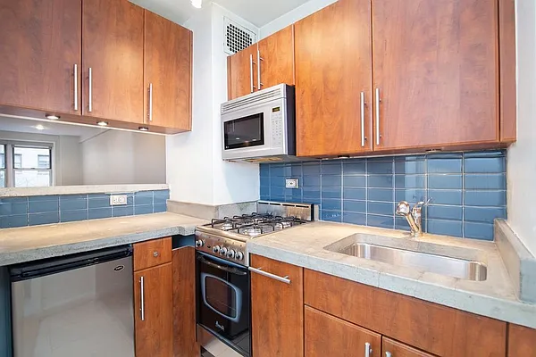 Sold by REAL New York | media 10