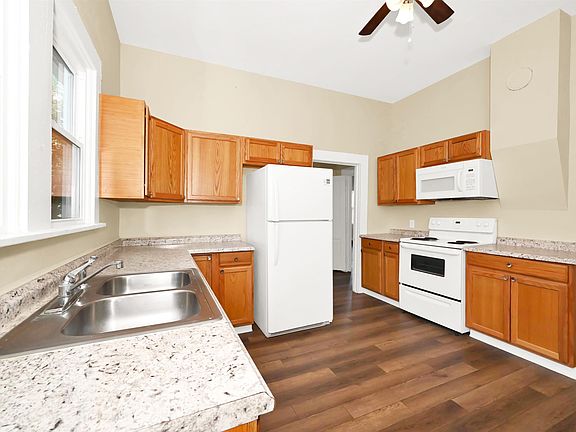 5th image of 307 Commercial St SE
