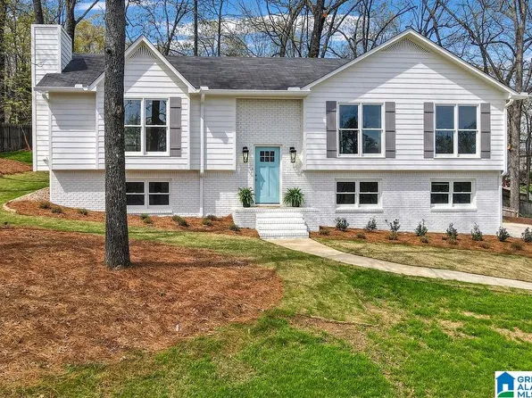 1490 Secretariat Dr, Helena, AL 35080