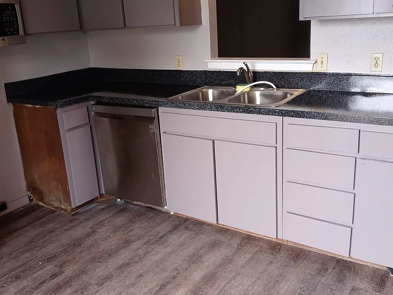 1012 Pleasant Valley Ln — Photo 5