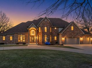 19610 E Bundschu Rd, Independence, MO 64056