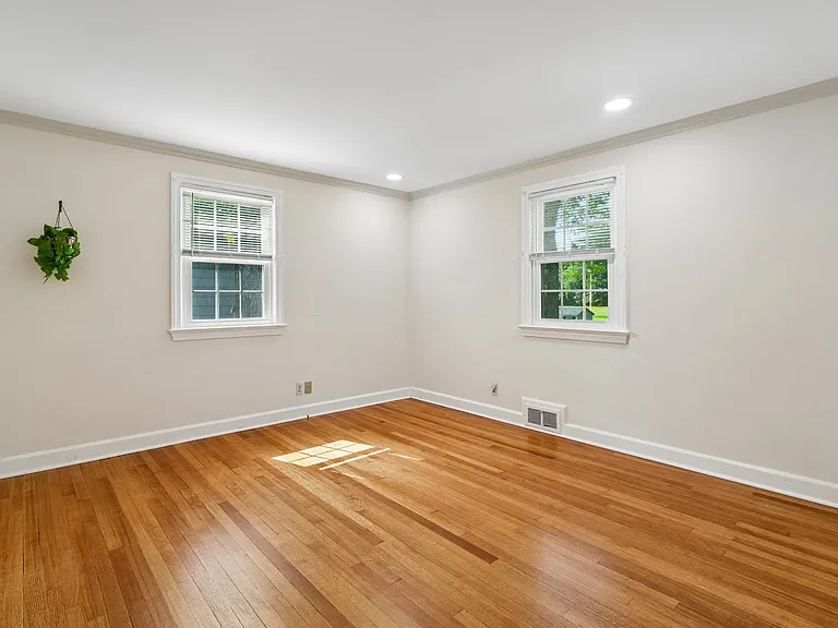 47 Rose Ave — Photo 12