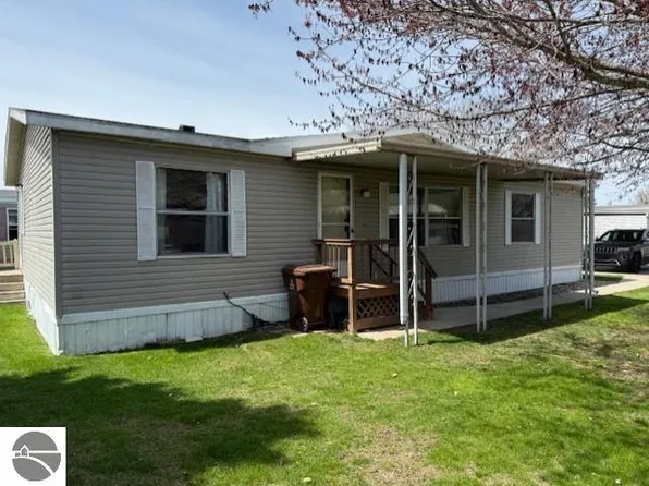 3001 Highlander Cir, Alma, MI 48801