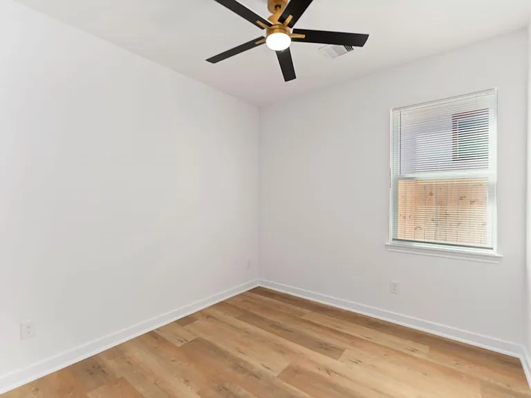 7809 Queen St #B — Photo 12