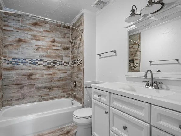 222 Wildfire Dr, Lewisville, TX 75067
