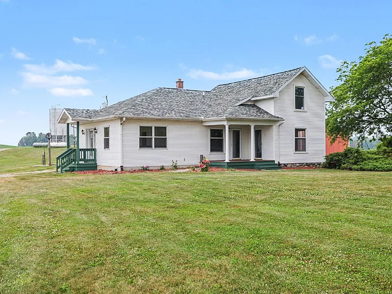 5050 Maple Grove Rd — Photo 1
