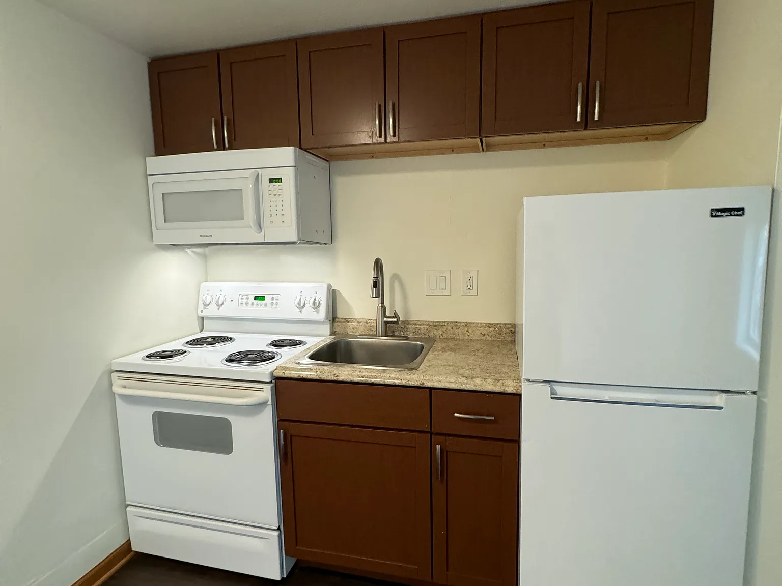 Studio, 350 sqft, $1,010 — Photo 2