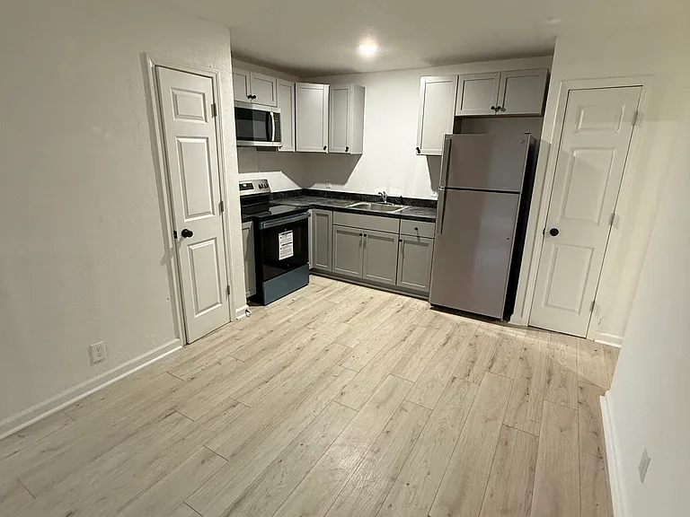 7001 W Newell St — Photo 4