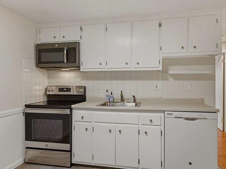 559 Sagamore Ave #15 — Photo 3