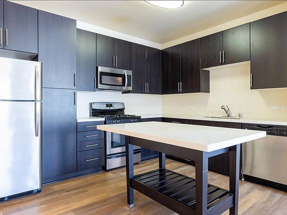 5th image of 2849 Kelvin Ave #3