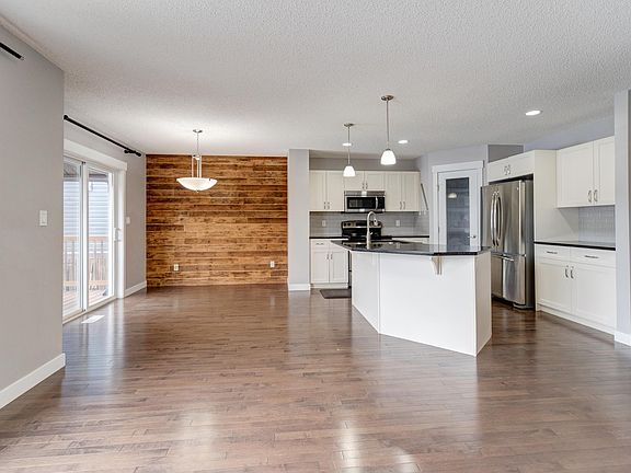 4th image of 475 Reed Cres