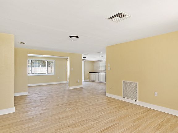 3rd image of 1446 Viking Dr