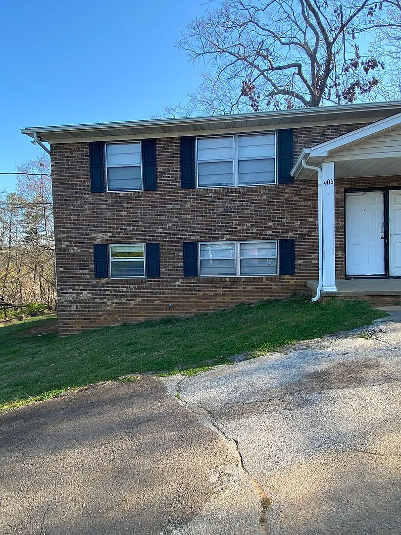 906 Flanders Lane — Photo 1
