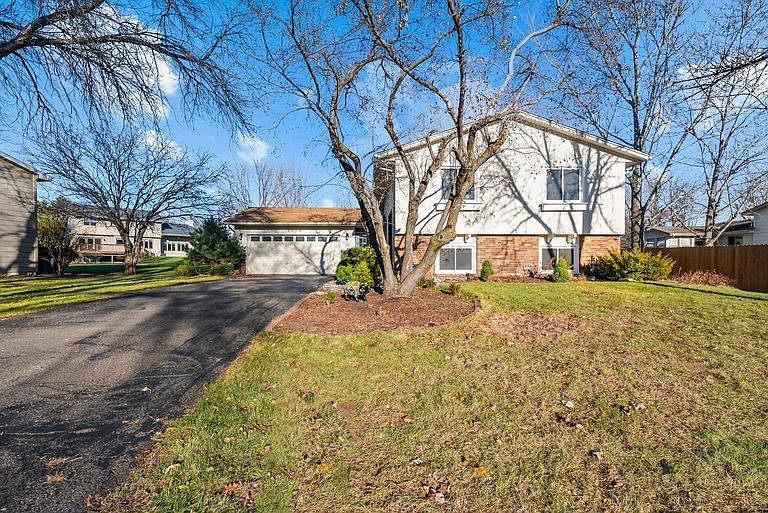 1st image of 4650 Deerwood Ln N