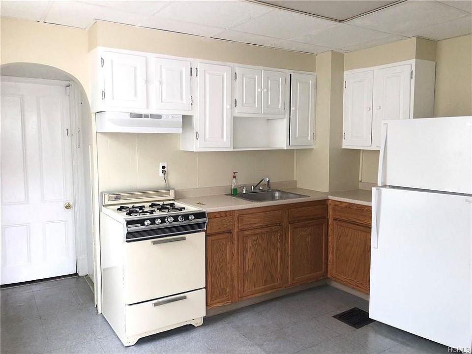 1st image of 31 Academy Ave #1