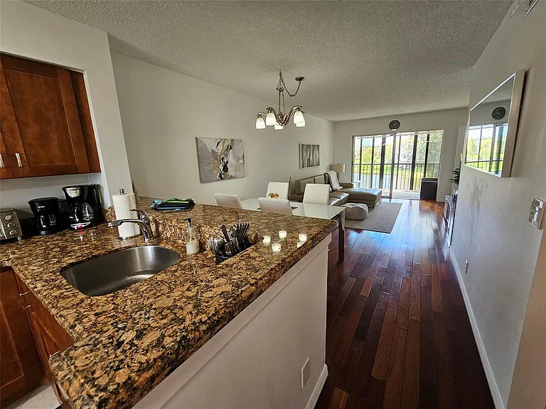 2222 N Cypress Bnd #309 — Photo 9