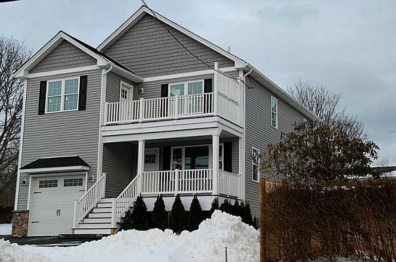 1st image of 211 Aquidneck Avenue