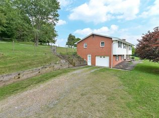 391 Lutz Rd, Oakdale, PA 15071