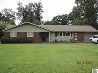 802 Minerva Pl, Murray, KY 42071